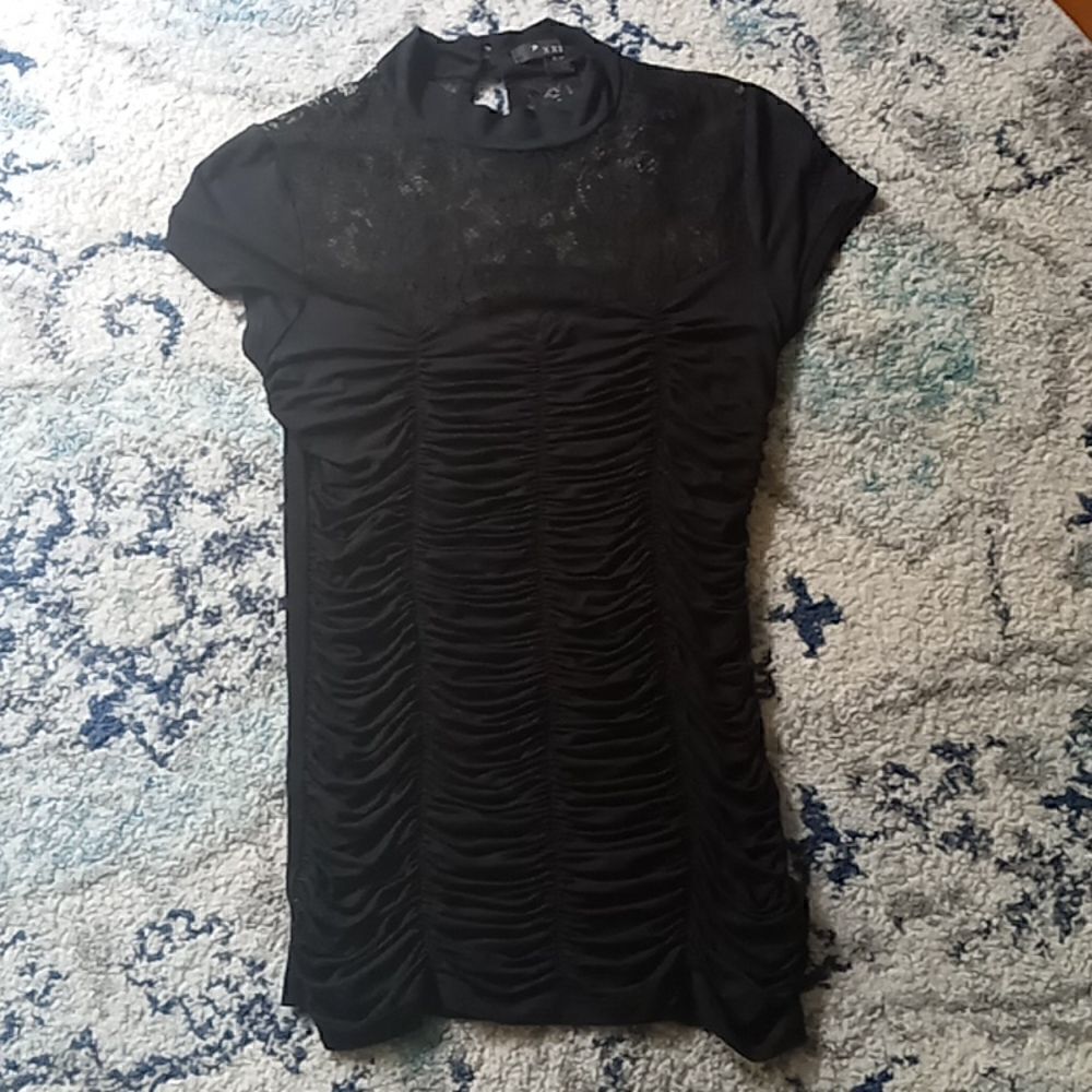 Forever 21 size small p black top with lace